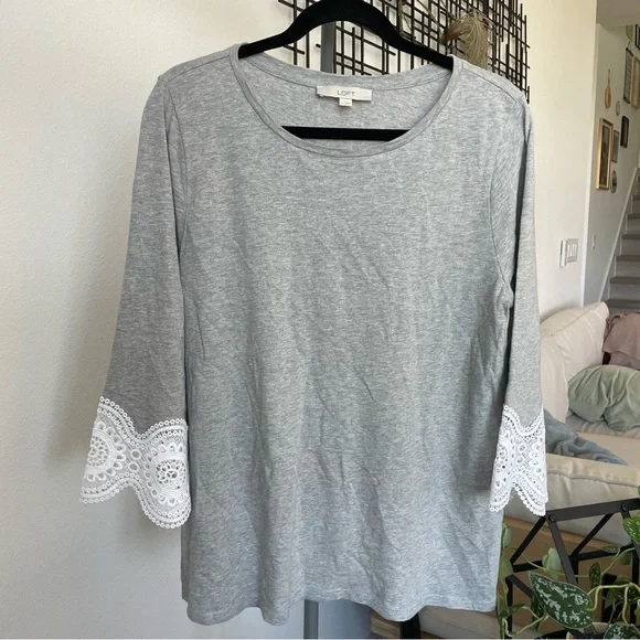 🌟LOFT Grey Blouse With Lace Sleeve Hem - L🌟 - Picture 3 of 6